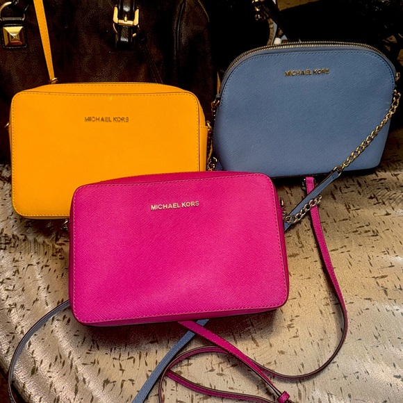 MK- Michael Kors crossbody bag 💙💛🩷
ONLY BLUE STILL AVAILABLE - Picture 1 of 9